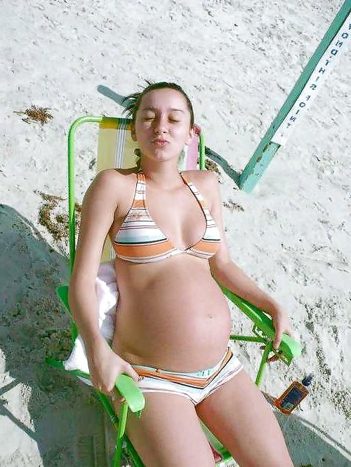 25P Pregnant Amateurs - Sexy In Bikinis!