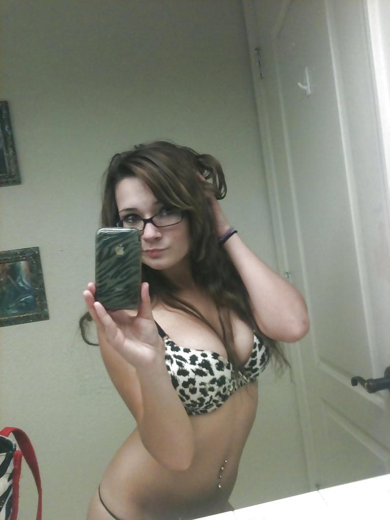 14P Brunette in Bra & Panties (nude selfies)