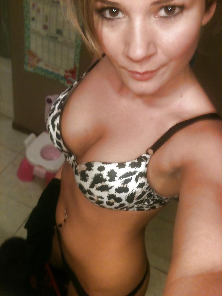 14P Brunette in Bra & Panties (nude selfies)