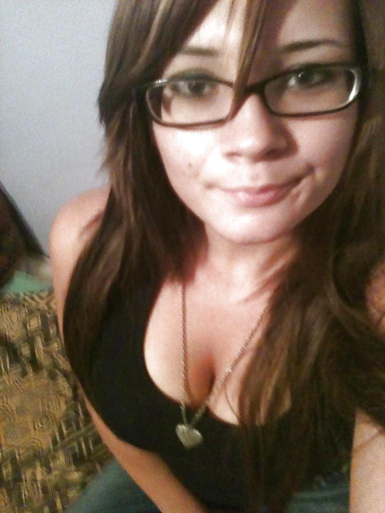 14P Brunette in Bra & Panties (nude selfies)