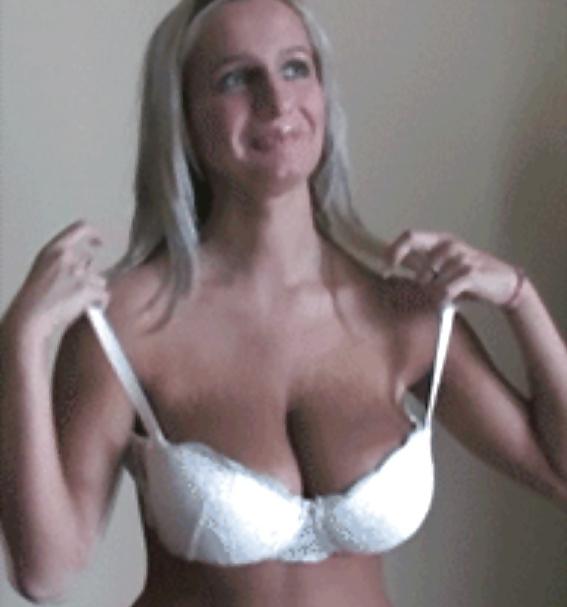 8P MILF Agrees To Take Off Her Bra For You