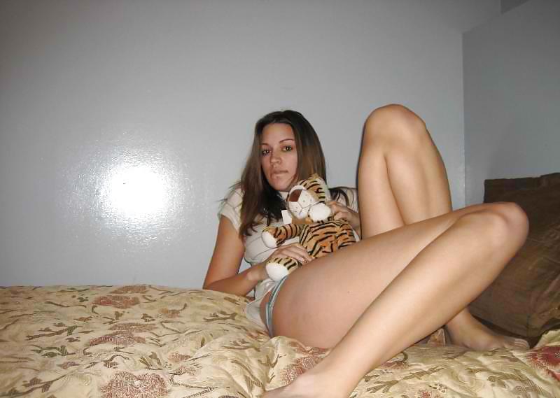 9P Red Hot Bath Tub Girl