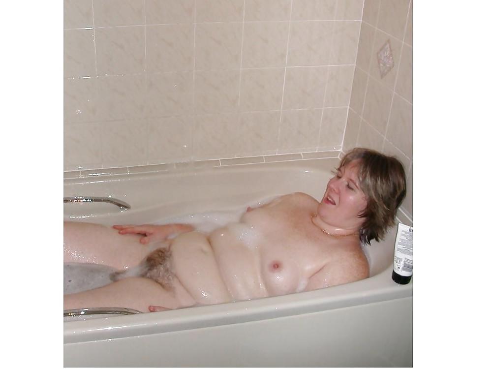 25P Cunts In The Bath Tub