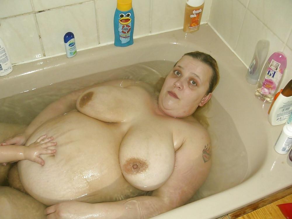 25P Cunts In The Bath Tub