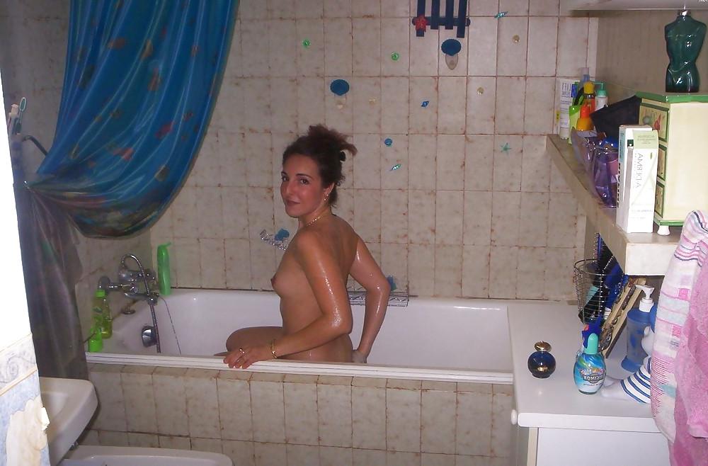 25P Cunts In The Bath Tub