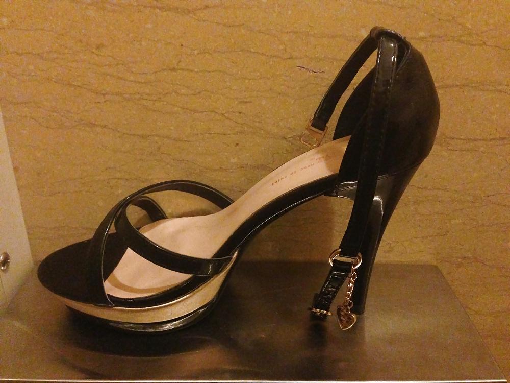 10P Cum on my colleague's high heel