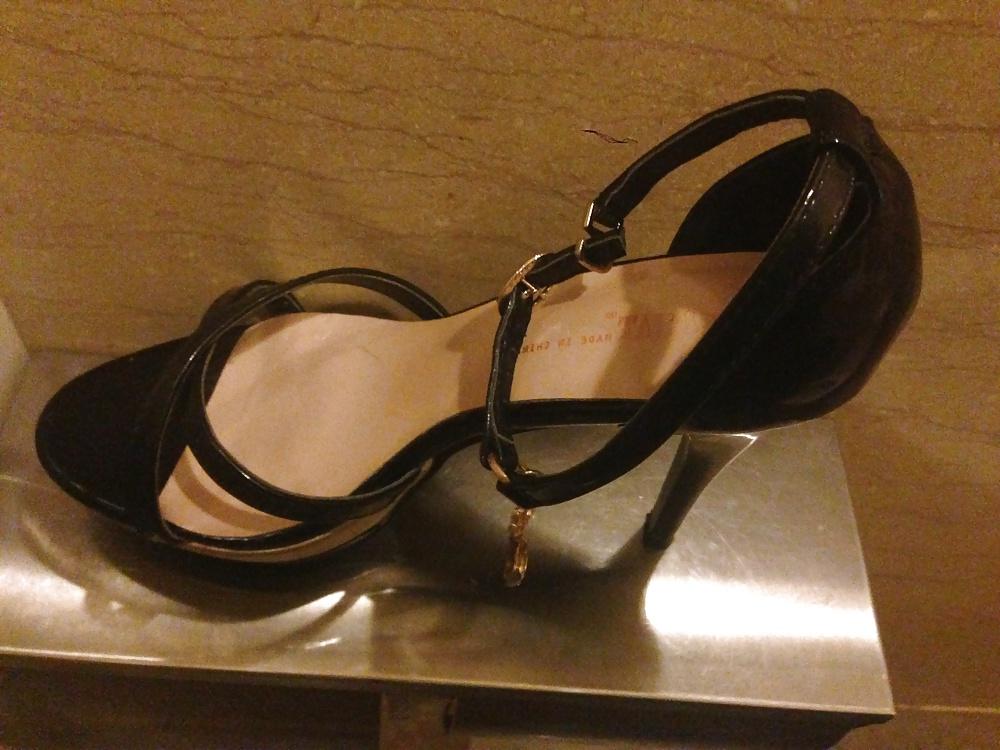 10P Cum on my colleague's high heel