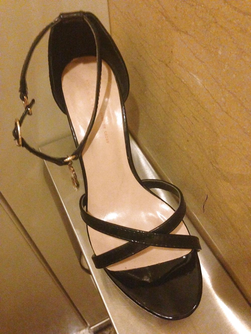 10P Cum on my colleague's high heel