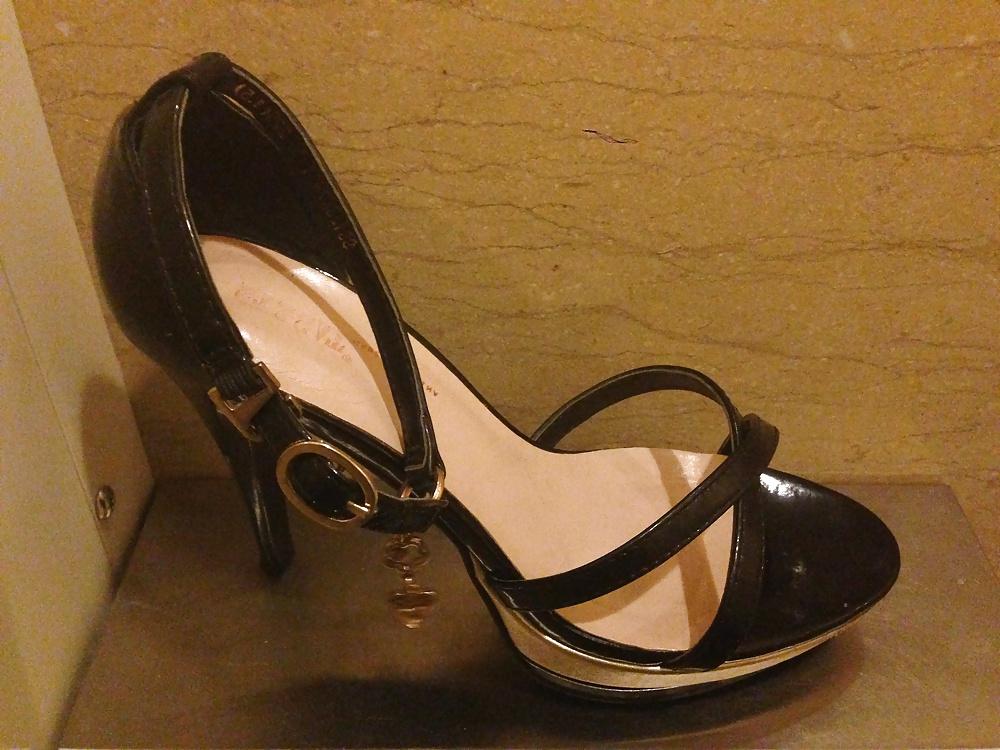 10P Cum on my colleague's high heel