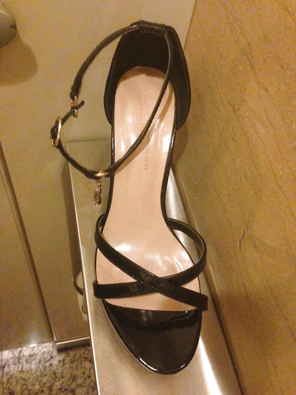 10P Cum on my colleague's high heel