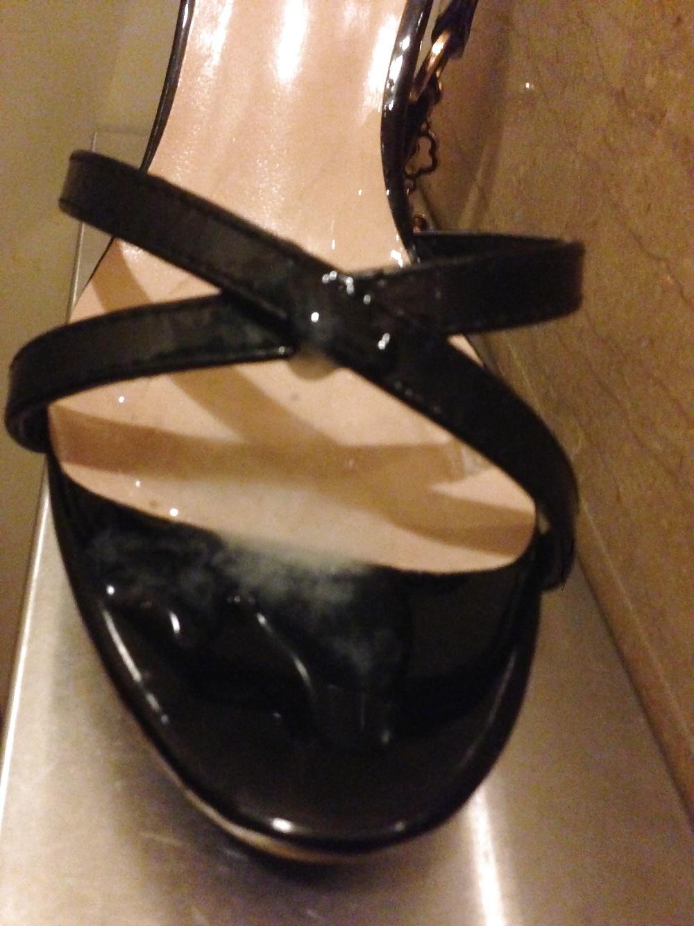 10P Cum on my colleague's high heel