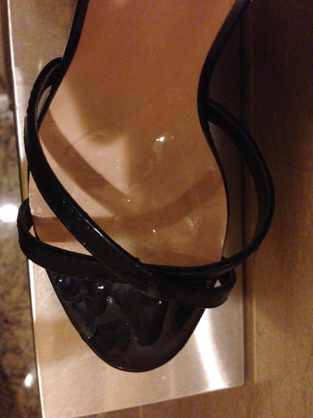 10P Cum on my colleague's high heel