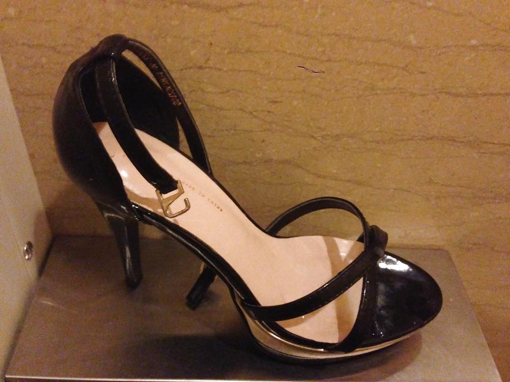 10P Cum on my colleague's high heel