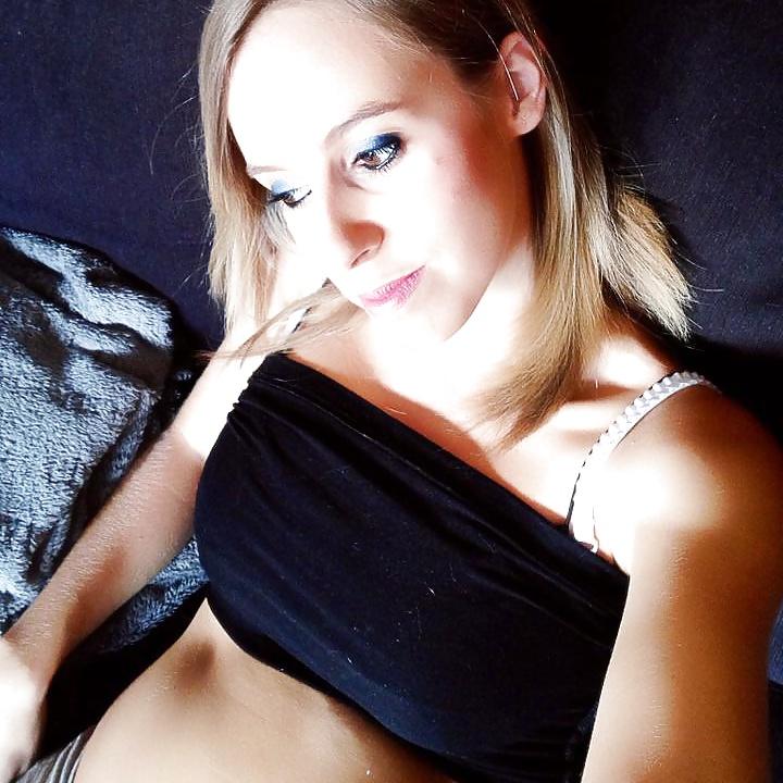 9P Alissia G enceinte - pregnant