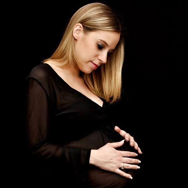 9P Alissia G enceinte - pregnant