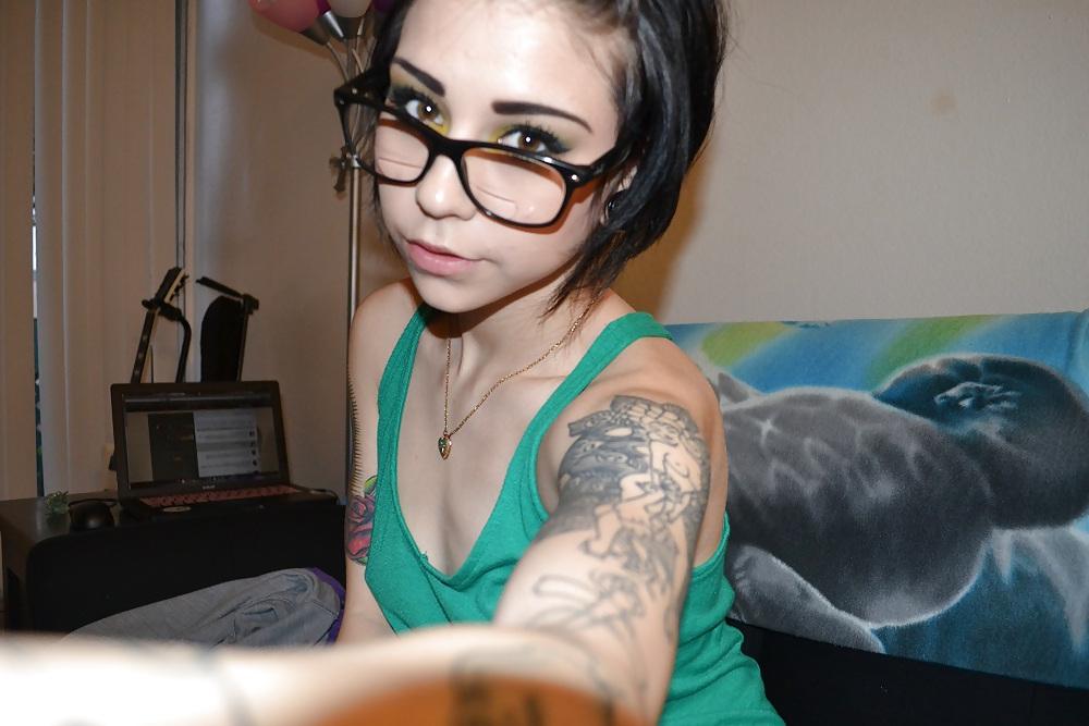 25P Unknown pretty tatooed girl