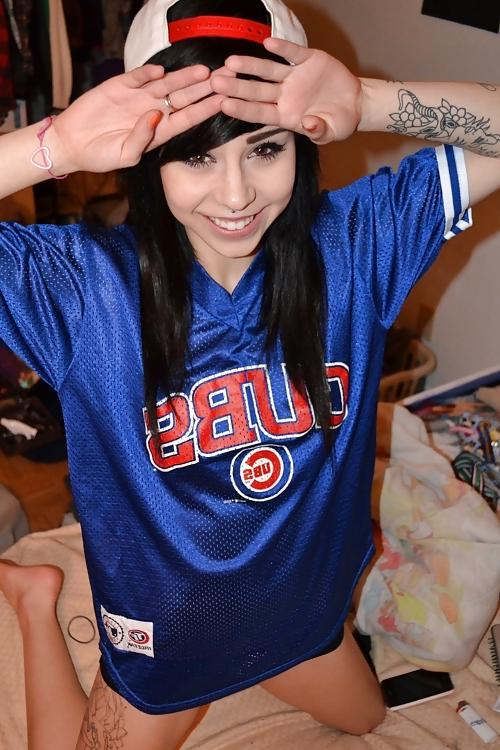25P Unknown pretty tatooed girl