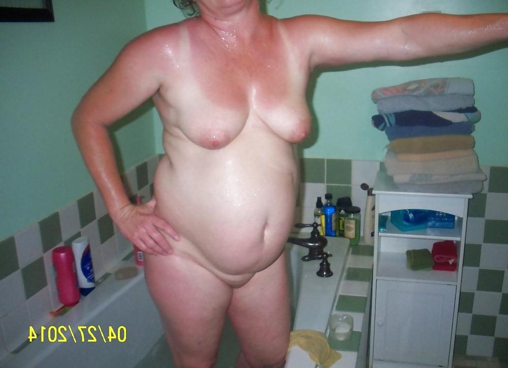 10P Housewife posing after the bath