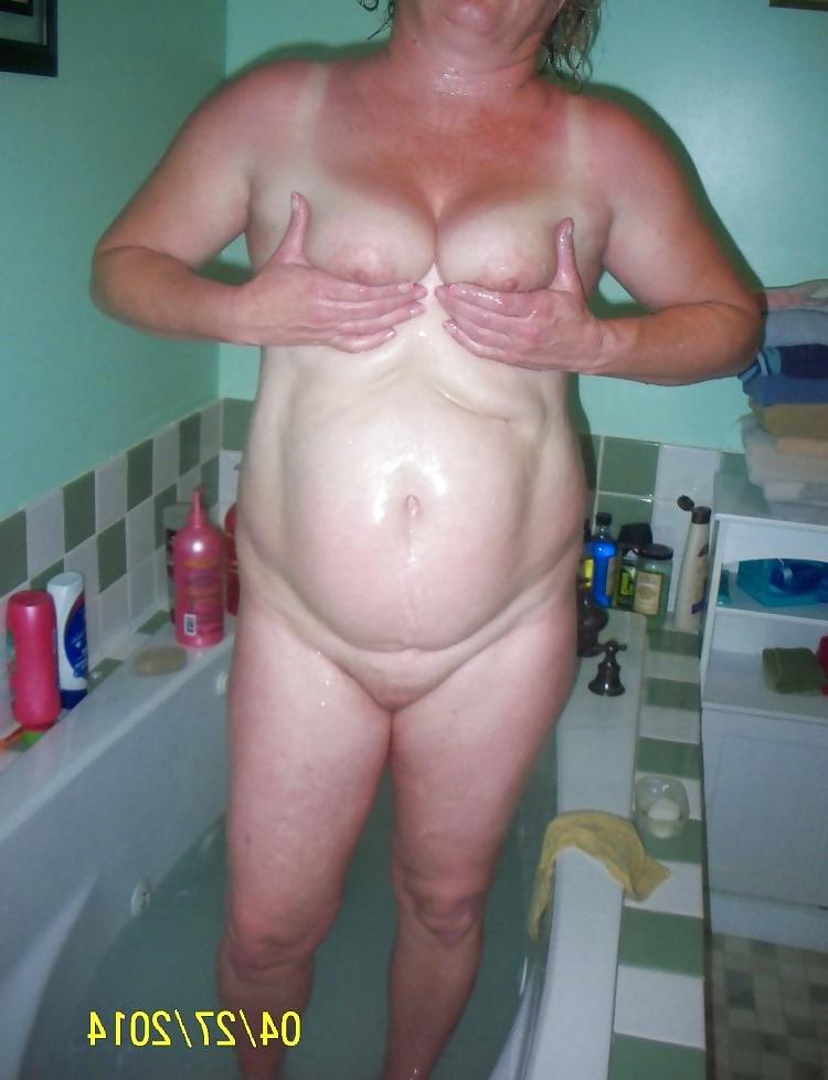 10P Housewife posing after the bath