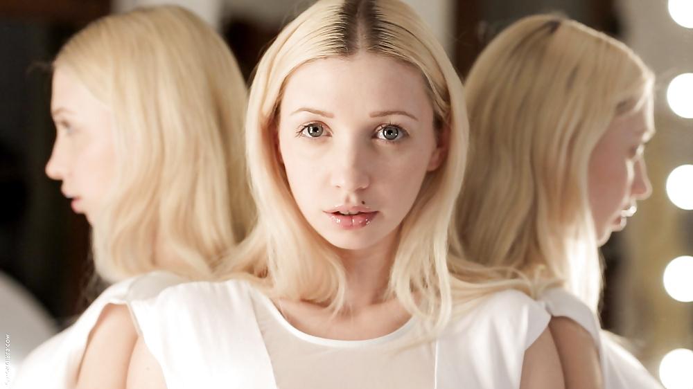 15P Miriama Kunkelova gets ready in her dressing room