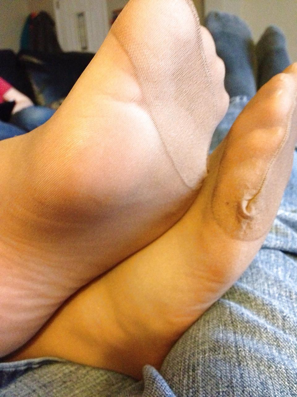 7P Afternoon foot job in tights feet cum on them