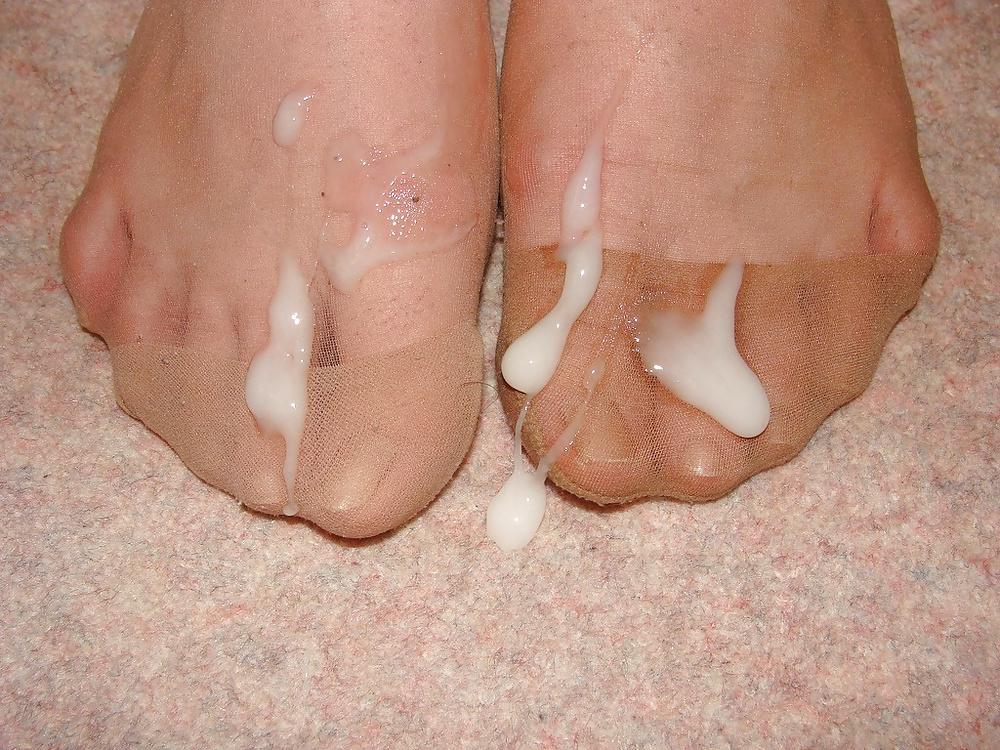 7P Afternoon foot job in tights feet cum on them