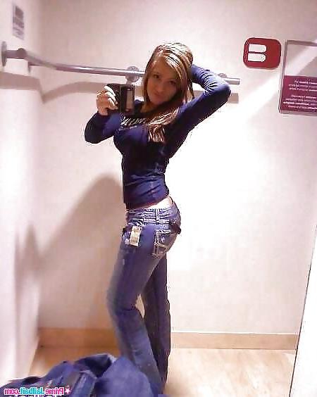 25P Girls in the dressing room
