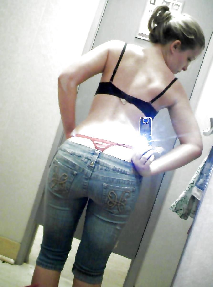 25P Girls in the dressing room