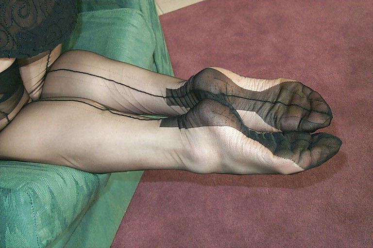 18P Gina sexy Blonde stocking tease