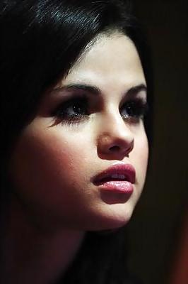 10P The Perfect Beauty Of Princess Selena Gomez 