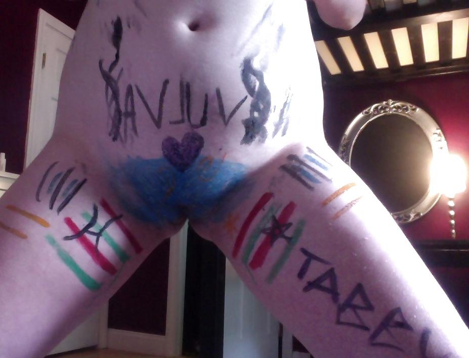 25P Girl with big tits painted her pussy