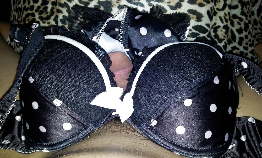 24P Cumming on my dreams padded bra (sister's new bra)