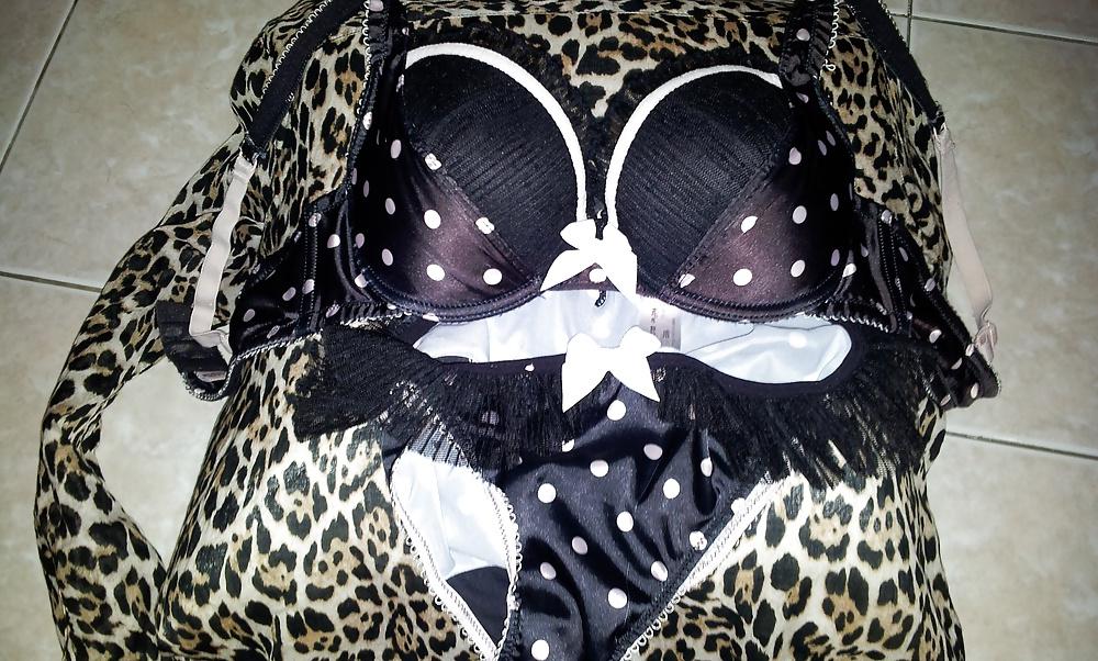 24P Cumming on my dreams padded bra (sister's new bra)