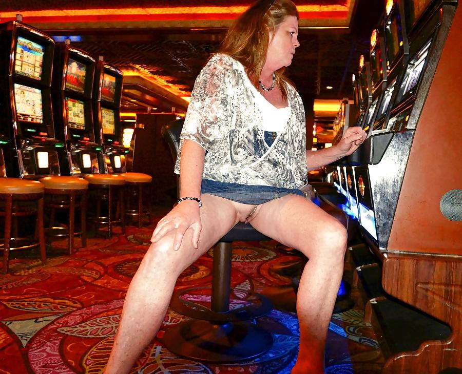22P She Likes To Show Her Big Pussy