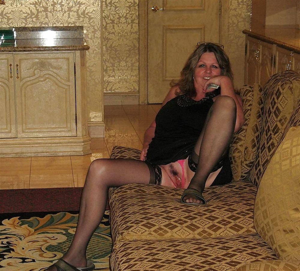 22P She Likes To Show Her Big Pussy