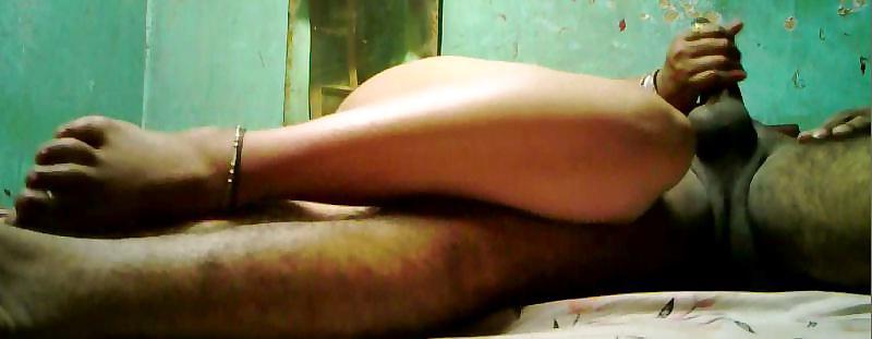 25P Desi Bhabhi's big pussy and buttocks