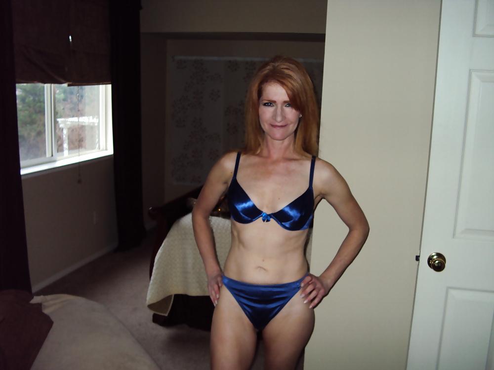 11P Sexy Wife in Bra and Panties