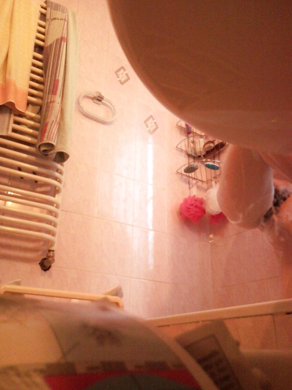 6P Bath voyeur