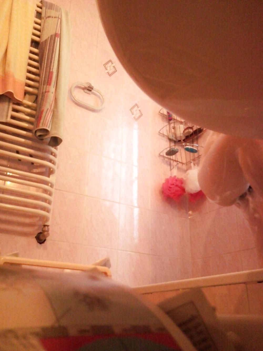 6P Bath voyeur