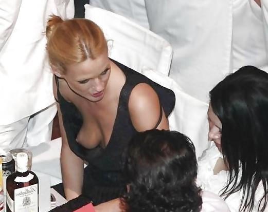 17P No bra !