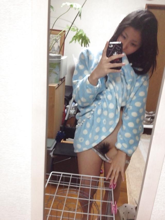 21P Really Beautiful Japanese schoolgirl's naked selfies