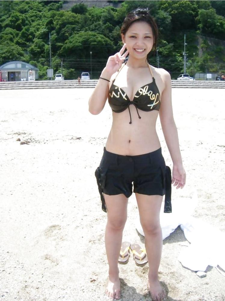 17P Really Beautiful Japanese young wife