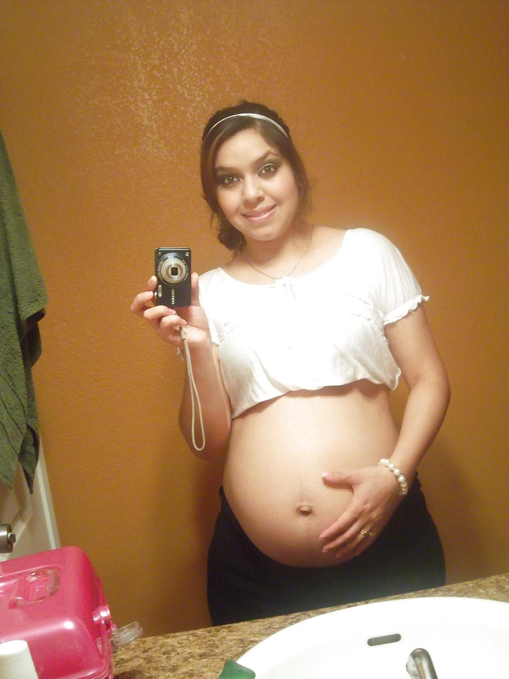 8P Slut mom is pregnant by aviles
