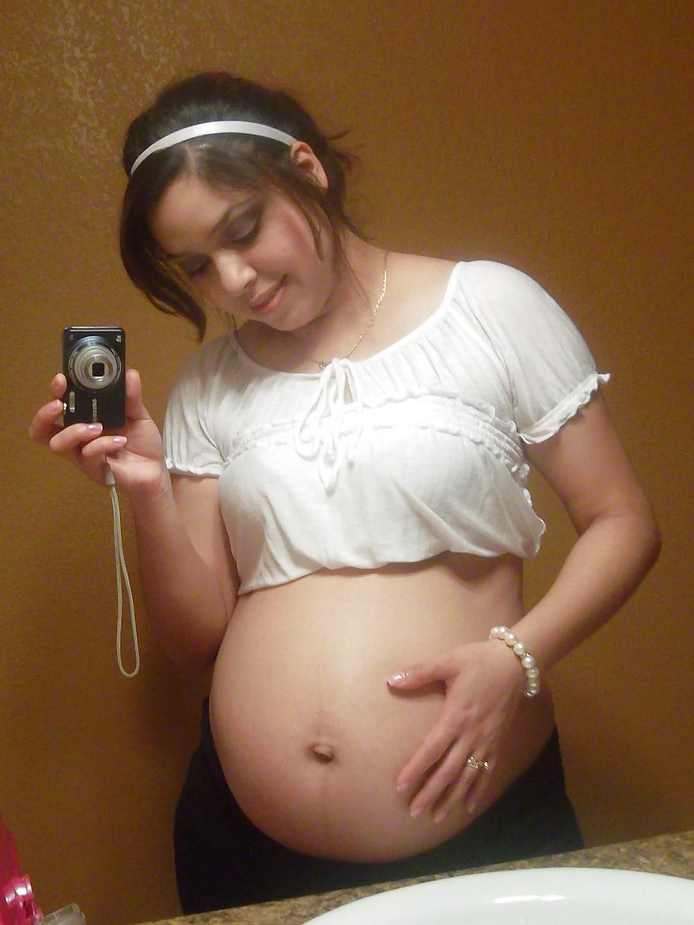 8P Slut mom is pregnant by aviles