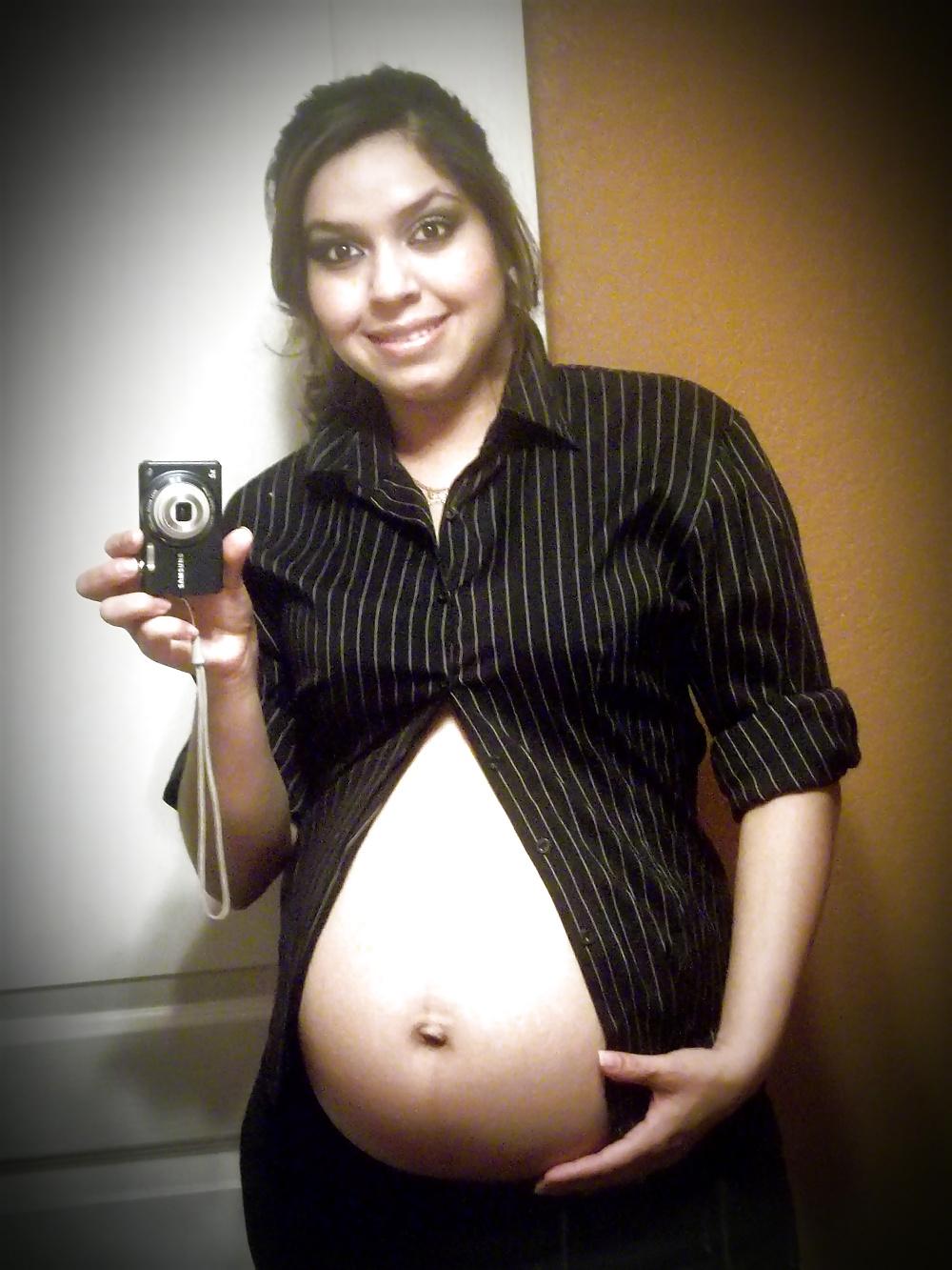 8P Slut mom is pregnant by aviles