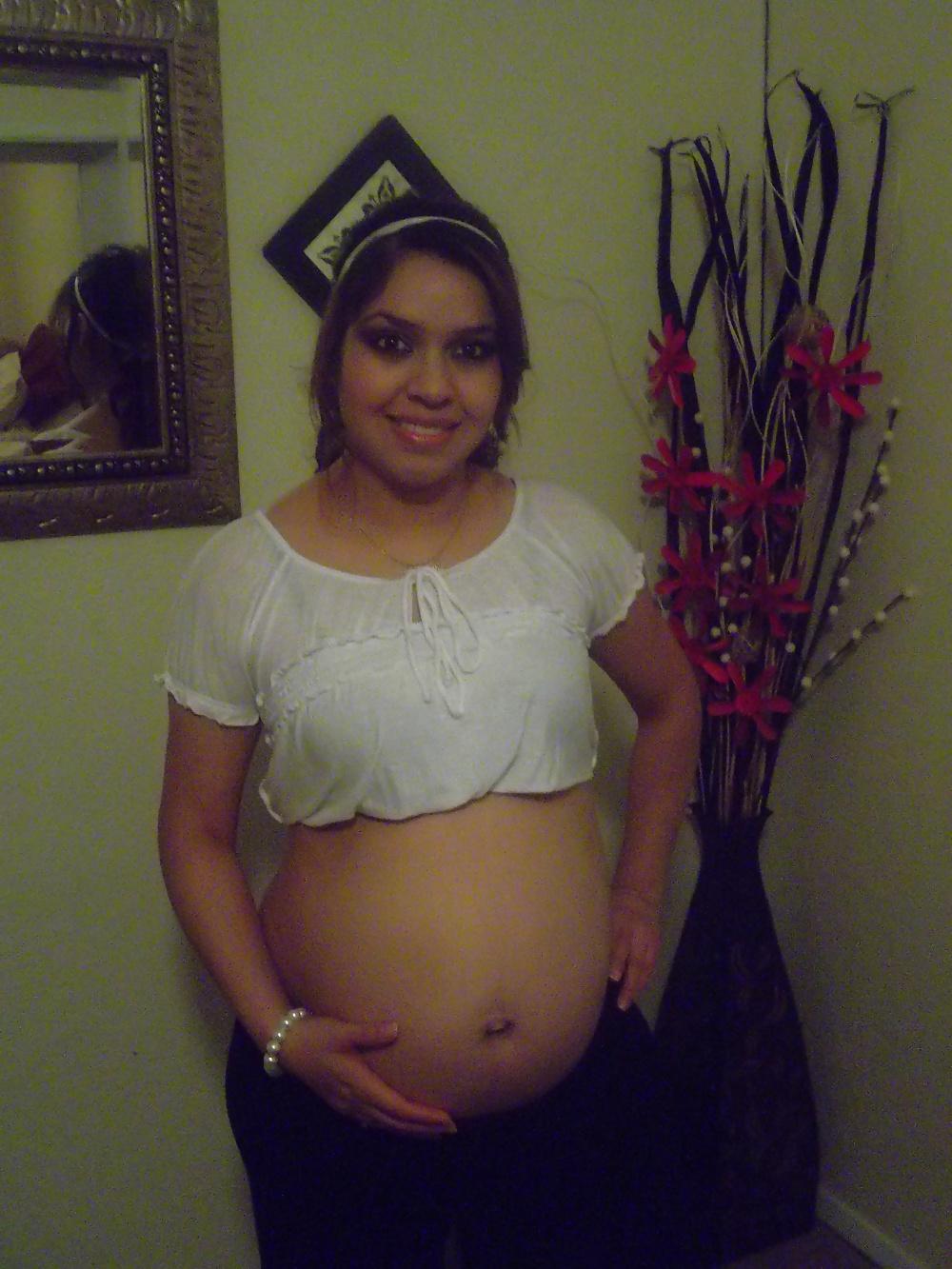 8P Slut mom is pregnant by aviles