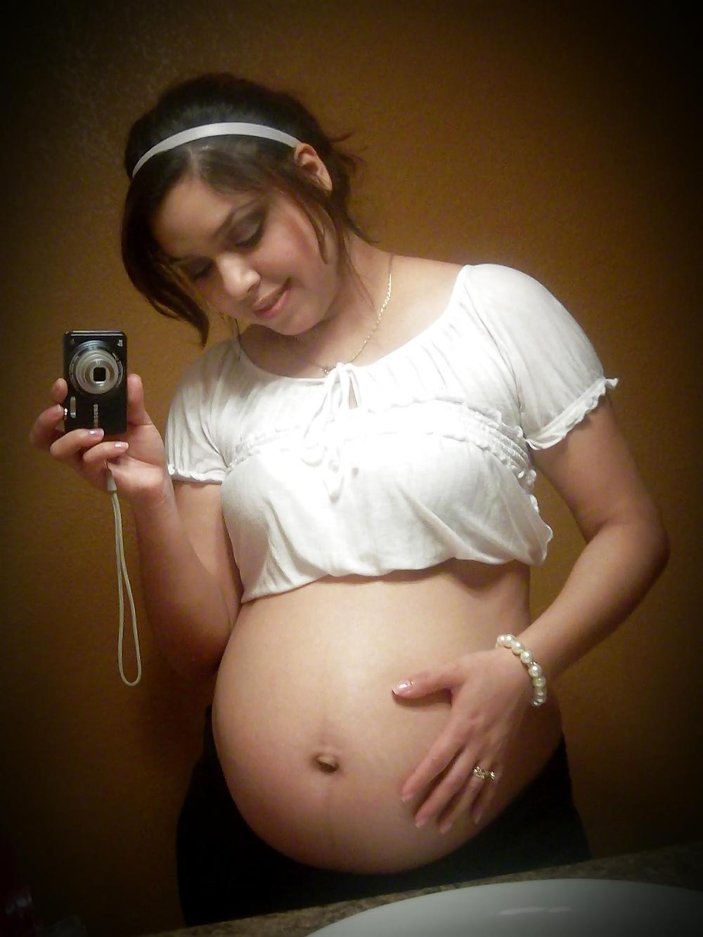 8P Slut mom is pregnant by aviles