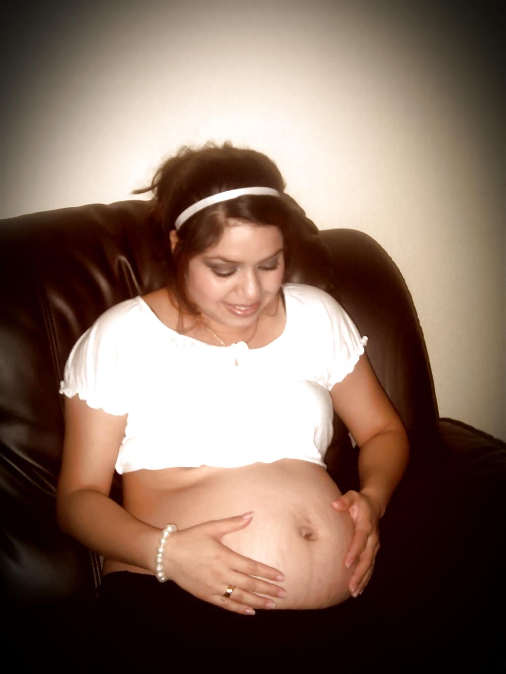 8P Slut mom is pregnant by aviles