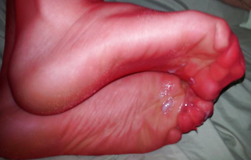 12P Cum on nylon and sock soles