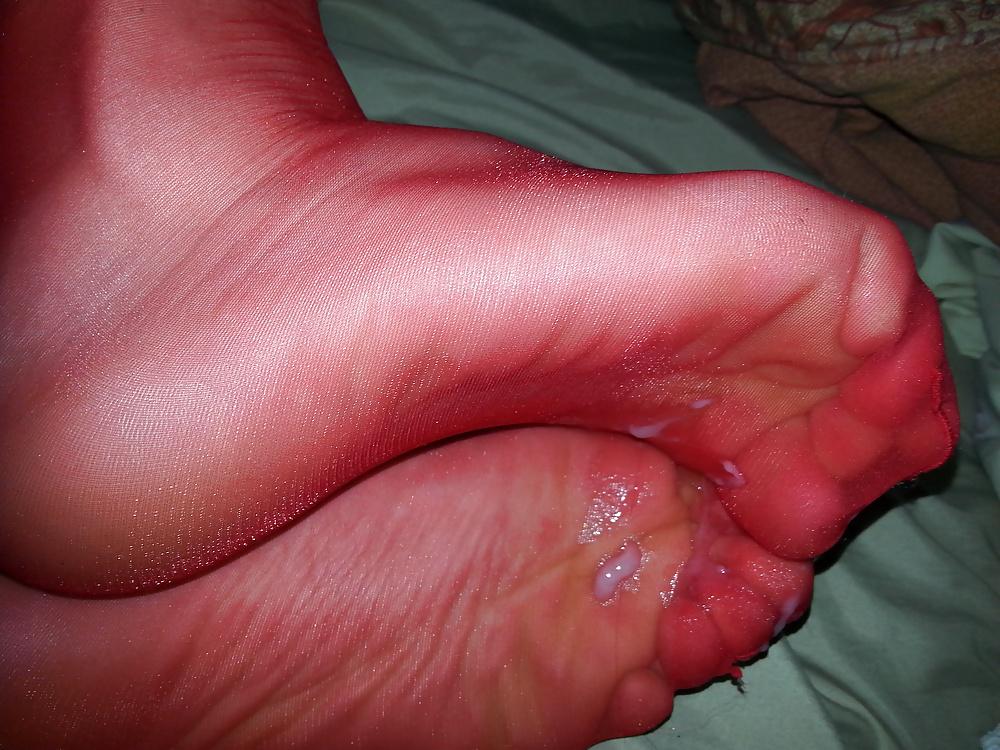 12P Cum on nylon and sock soles